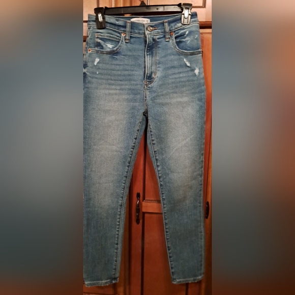 Ladies Abercrombie & Fitch High Rise Super Skinny Ankle Destressed Light Wash 26 - Picture 3 of 7